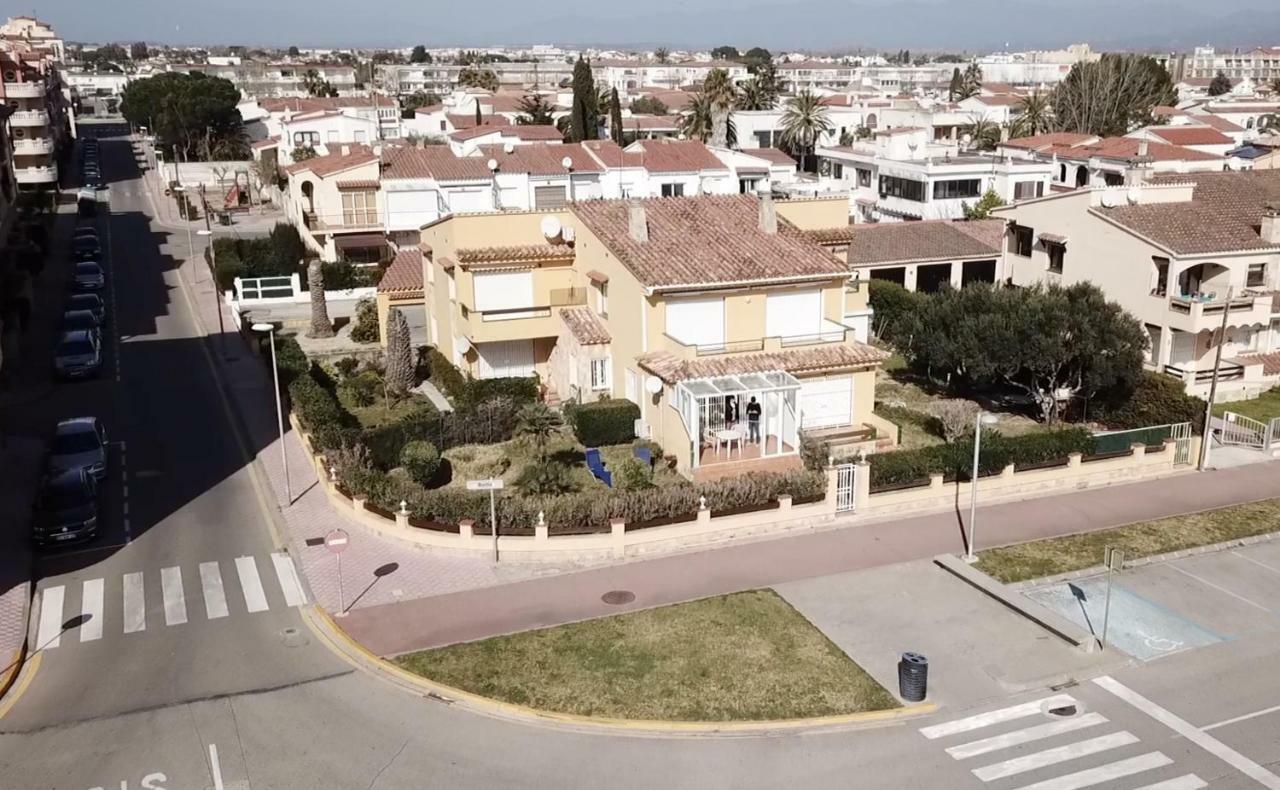 Apartament Amb Jardi A La Platja D'エンプリアブラバ エクステリア 写真